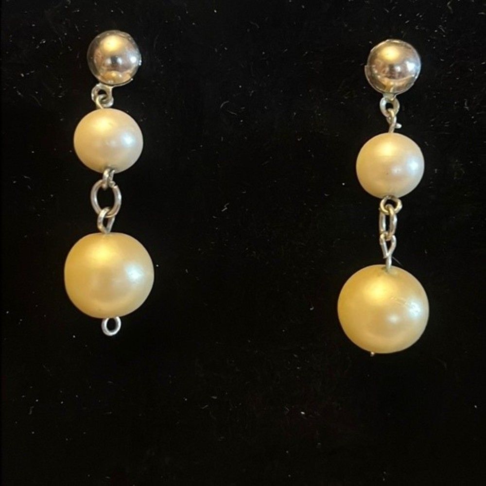 Vintage faux pearl dangle earrings for pierced ears